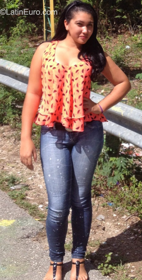 Date this sultry Dominican Republic girl Perla from Santiago DO23503