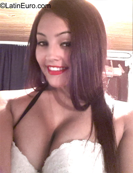 Date this funny Colombia girl Camila from Manizales CO18130