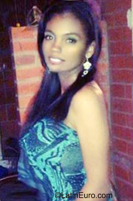Date this sensual Colombia girl Kelly from Cali CO18133