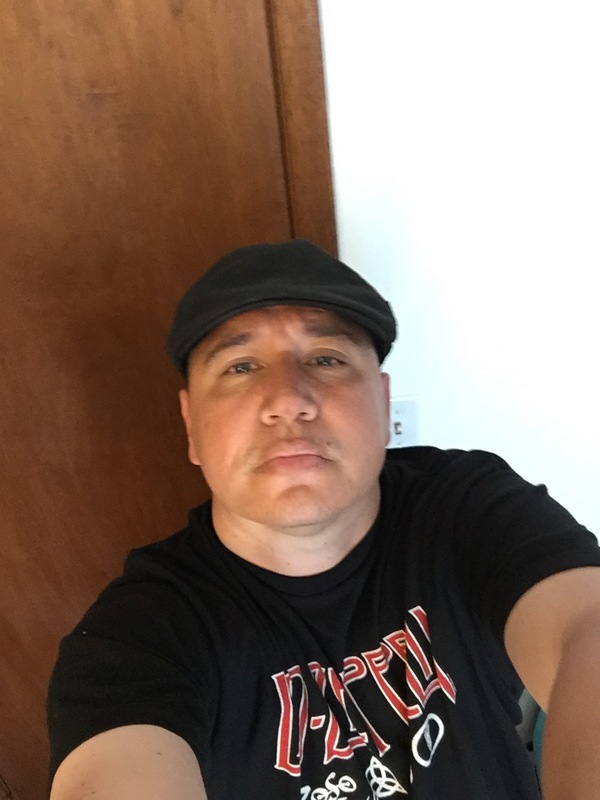 Date this passionate United States man Gino from Newport US16560