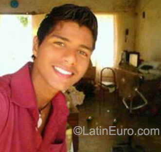 Date this sultry Venezuela man Andres from maracaibo VE635