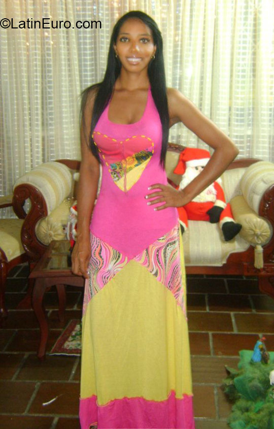 Date this athletic Colombia girl Mariana from Cali CO30169