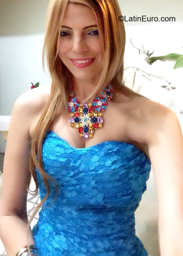 Date this attractive Dominican Republic girl Leydy from Santo Domingo DO23682
