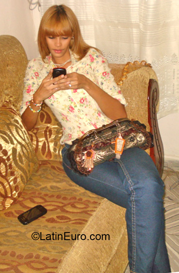 Date this young Dominican Republic girl Indiana from Santiago DO23695