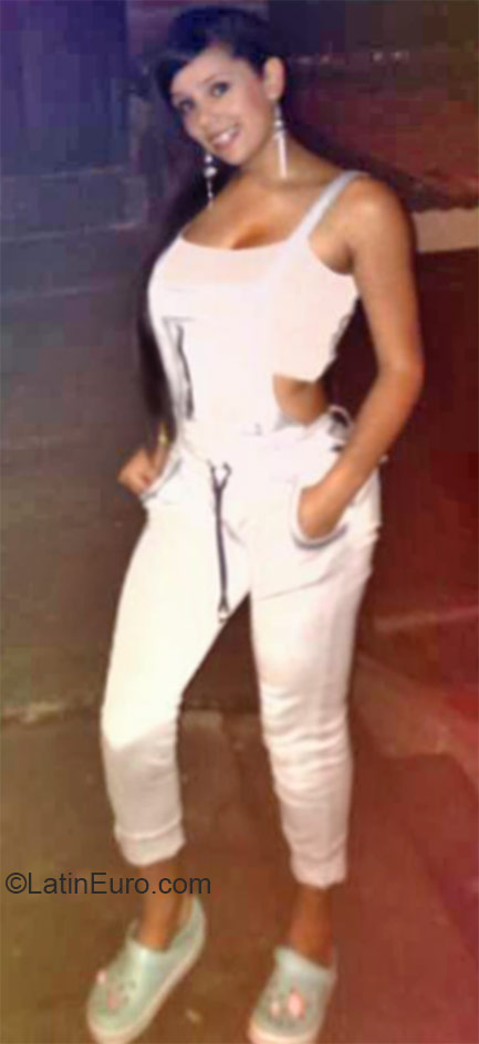 Date this hard body Colombia girl Elizabeth from Medellin CO18223