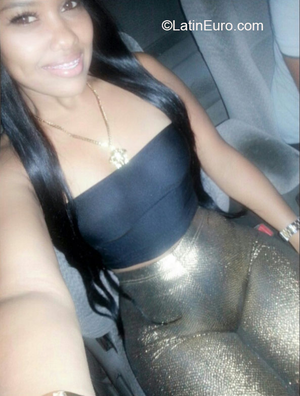 Date this charming Dominican Republic girl Gerany from Santo Domingo DO23801