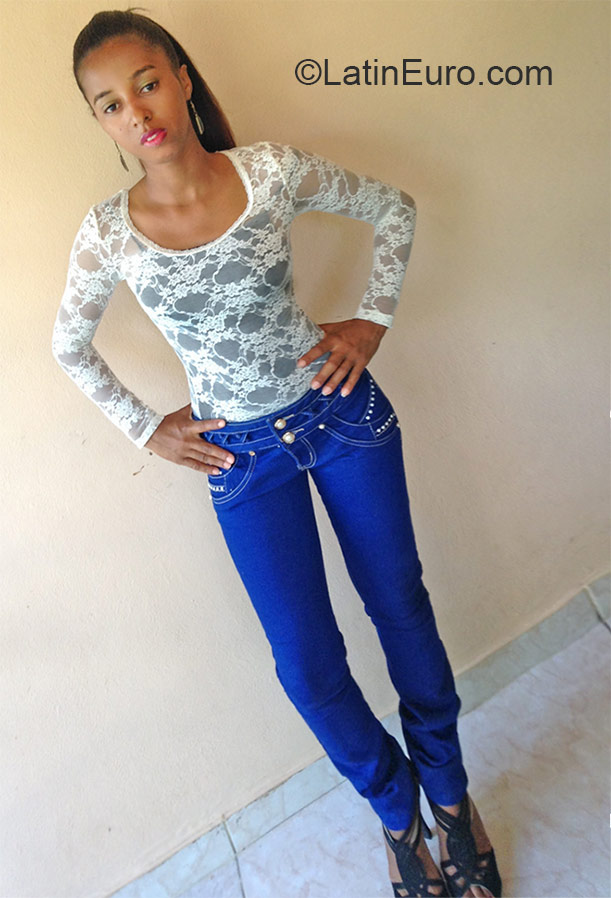 Date this sensual Dominican Republic girl Ana from Santo Domingo DO23806