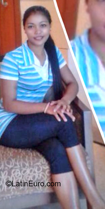 Date this cute Saudi Arabia girl Vicky from Jeddeh SA24