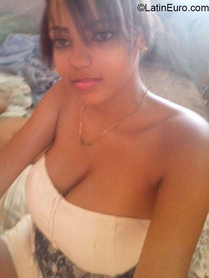 Date this georgeous Dominican Republic girl Ruth from Santo Domingo DO23853