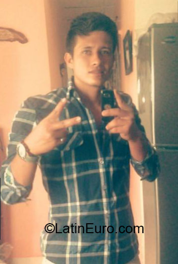 Date this stunning Colombia man Yeison from cucuta CO18262