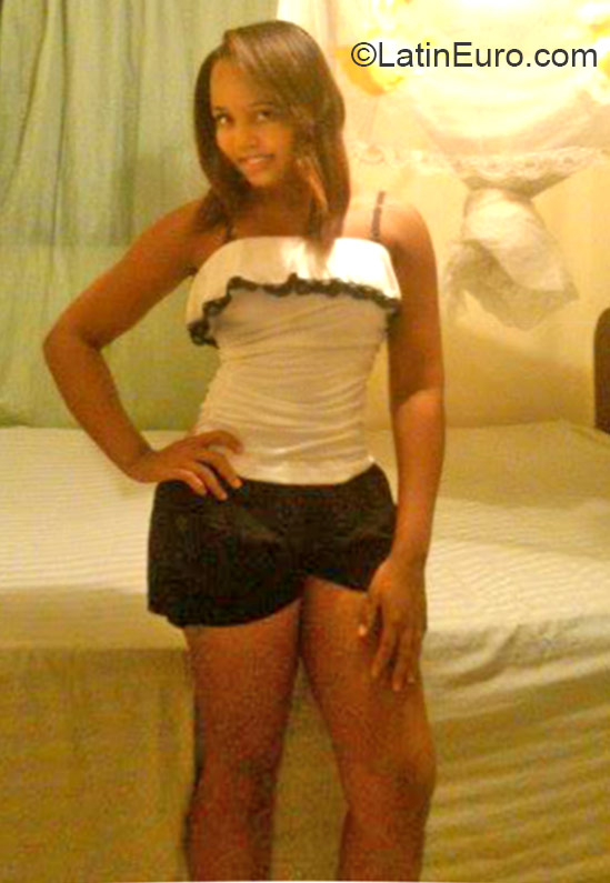 Date this fun Dominican Republic girl Shenell from Santo Domingo DO25149
