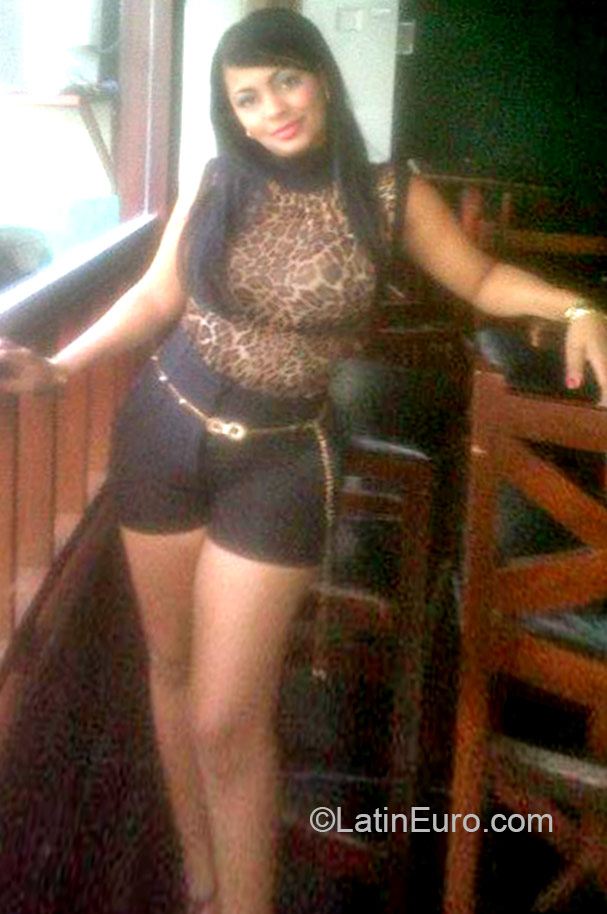 Date this beautiful Dominican Republic girl Luisia from Santo Domingo DO23925