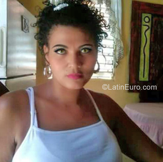 Date this happy Dominican Republic girl Lucy from Santo Domingo DO23926