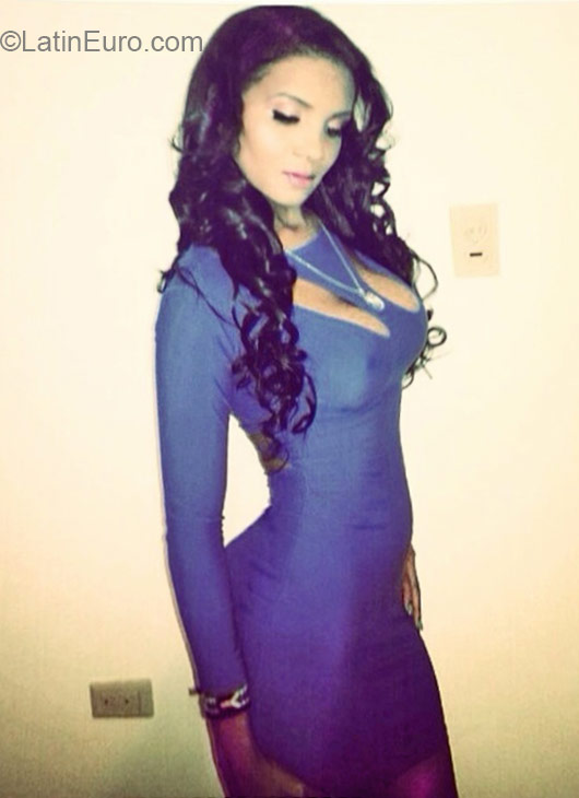 Date this funny Dominican Republic girl Yessica from Santiago DO24004