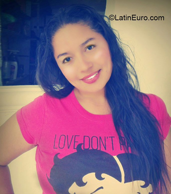 Date this pretty Colombia girl Marcela from Bucaramanga CO18347