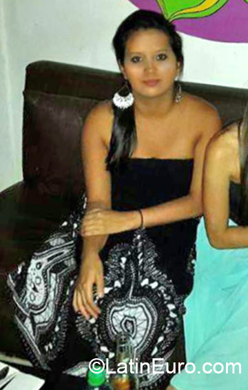 Date this tall Colombia girl Carolina from Armenia CO18358