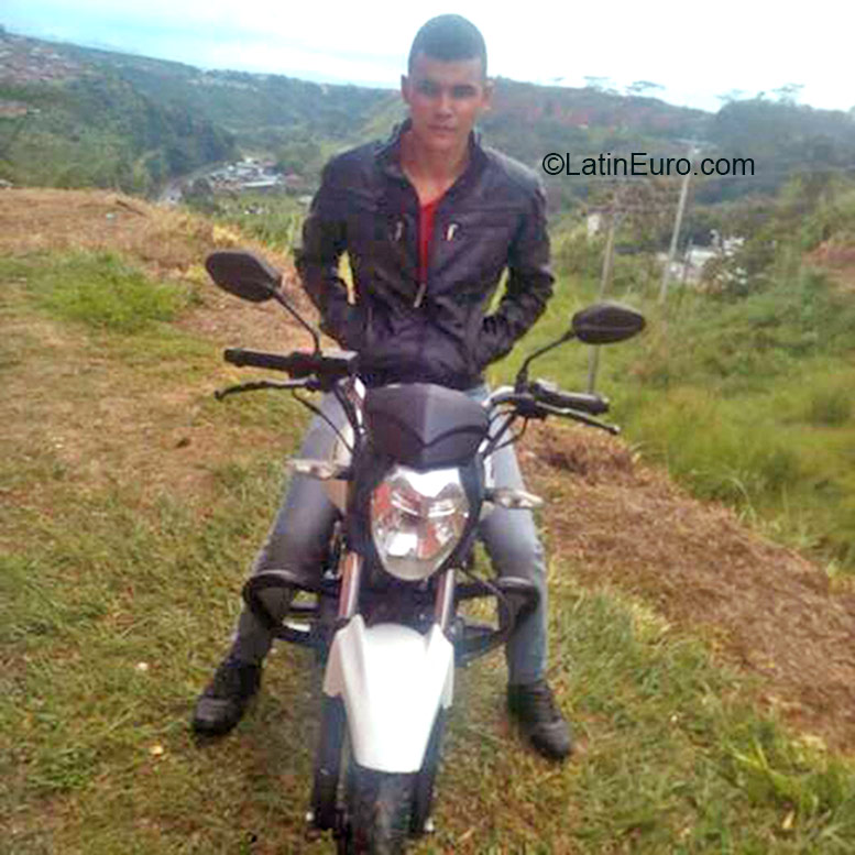 Date this happy Colombia man Fabian from Pereira CO18376