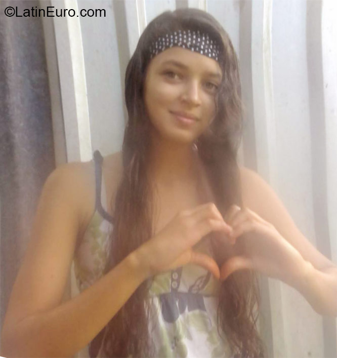 Date this cute Honduras girl Kimberly from copan HN1874