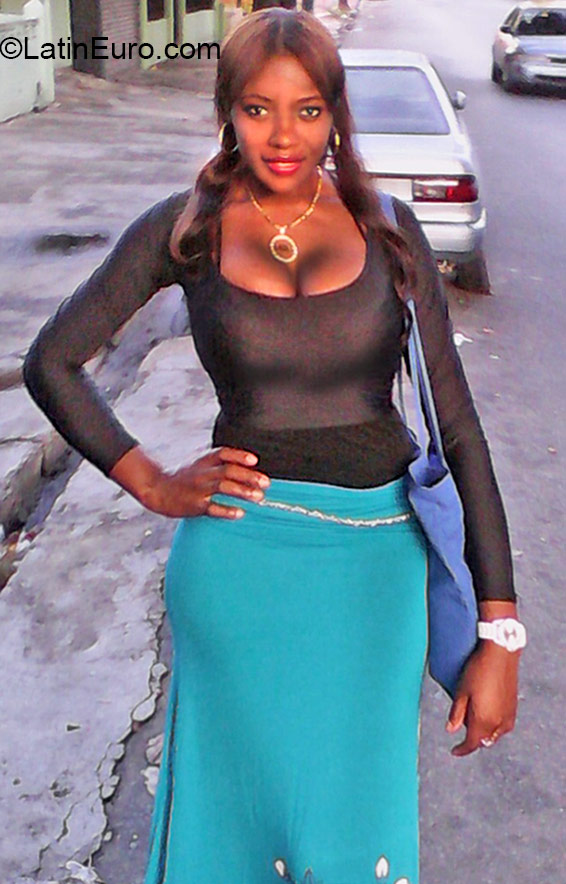 Date this gorgeous Dominican Republic girl Manuela from Santo Domingo DO24309