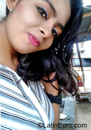 Date this pretty Honduras girl Marina from Tela HN1897