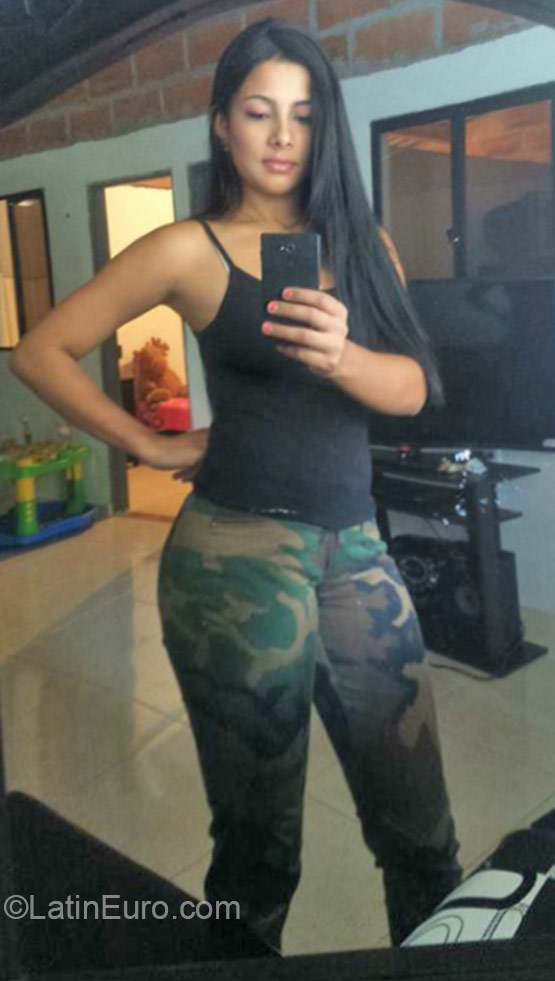 Date this happy Colombia girl Tatiana from Medellin CO18475
