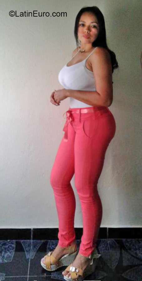 Date this good-looking Colombia girl Miledy from Medellin CO18500