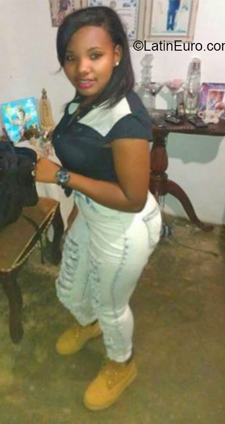Date this pretty Dominican Republic girl Katherine from Santo Domingo DO24513