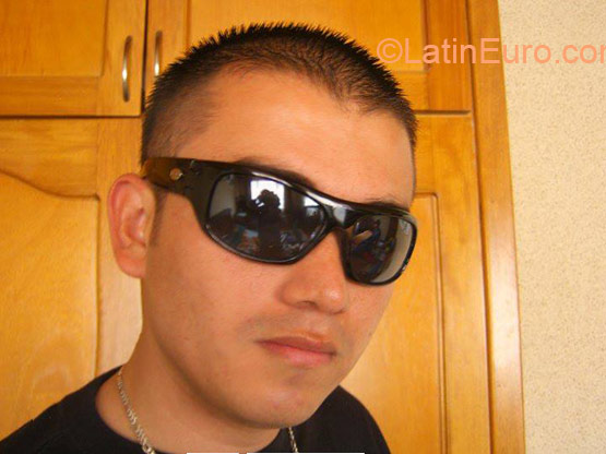 Date this exotic Colombia man Dunkan from Bogota CO18517