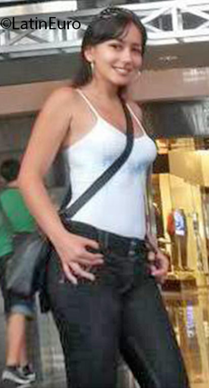 Date this fun Colombia girl Lilia from Armenia CO18538