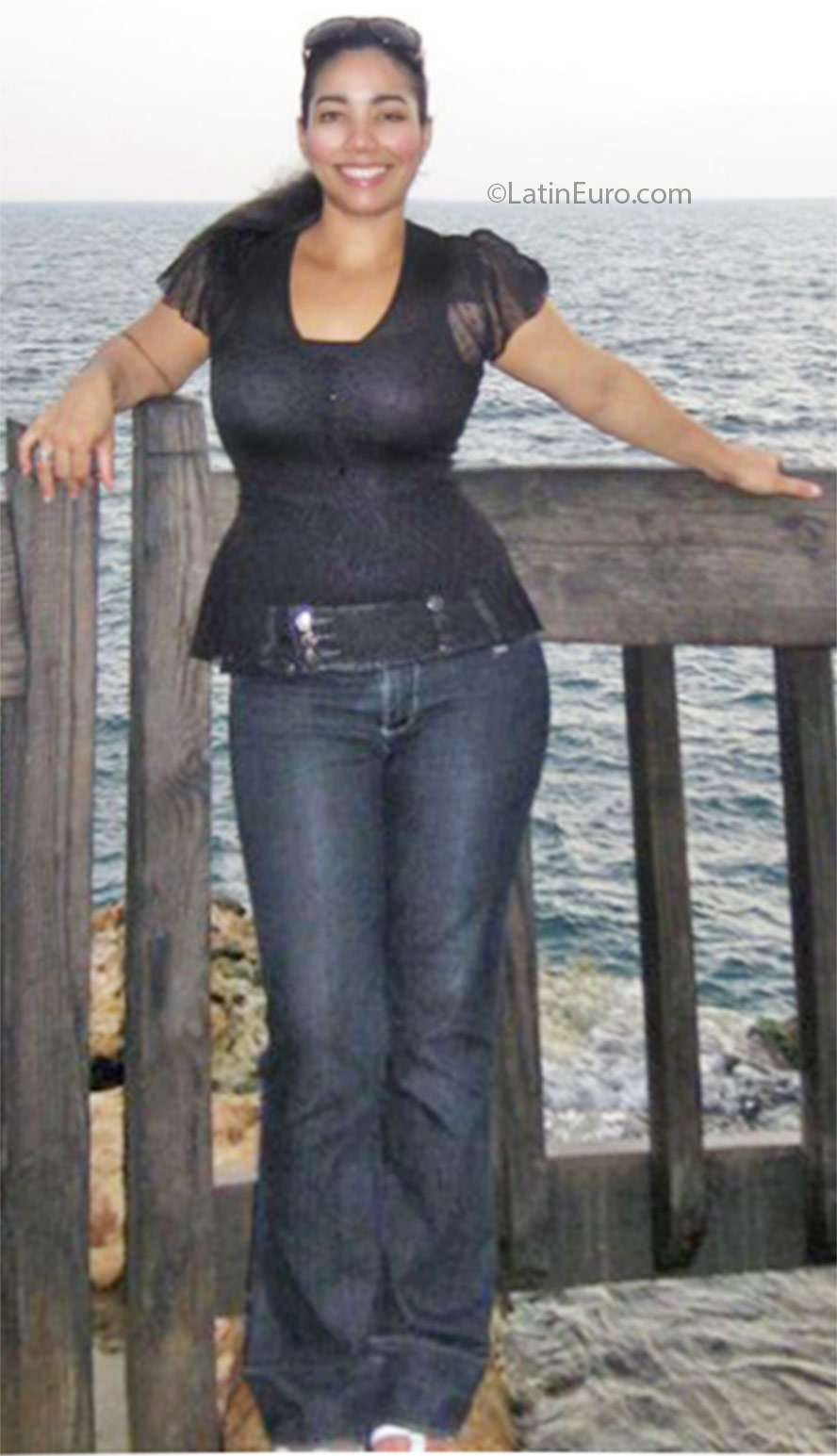 Date this hard body Dominican Republic girl Rosa from Santo Domingo DO24609