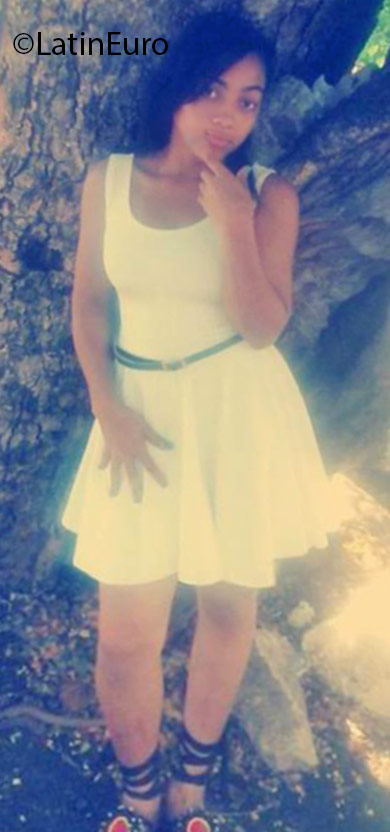 Date this sensual Dominican Republic girl Desli from Santiago DO24680