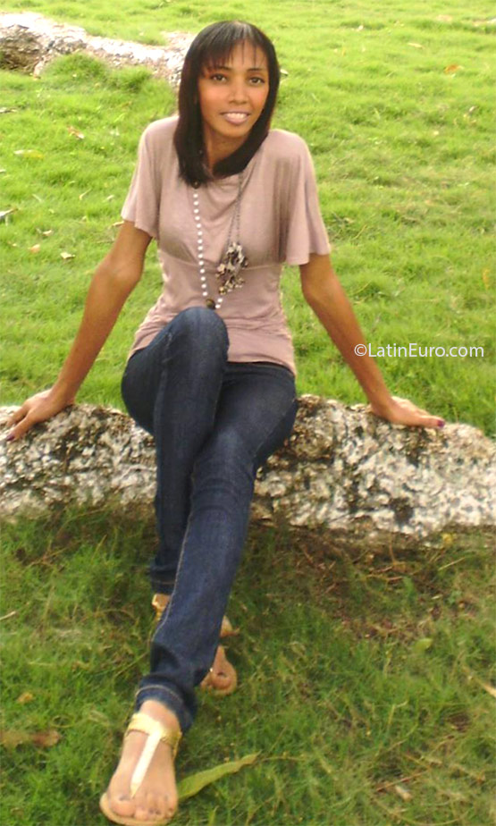 Date this beautiful Dominican Republic girl Johanny from Santo Domingo DO24865