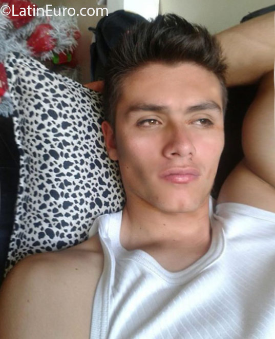 Date this charming Colombia man Jonathan from Bogota CO18623