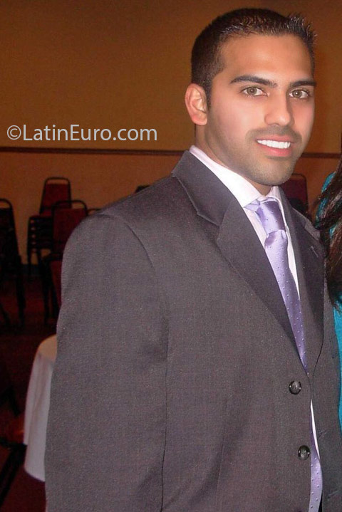 Date this georgeous United States man AliNYEEUU from New York US17025