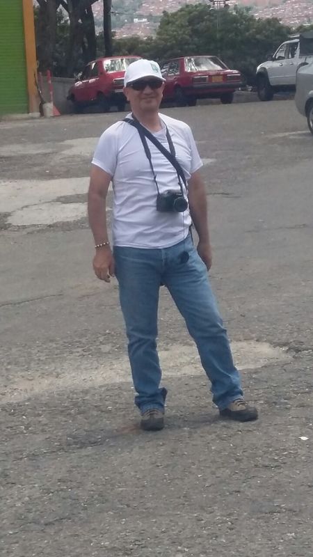 Date this funny Colombia man Cesar from Envigado CO18633