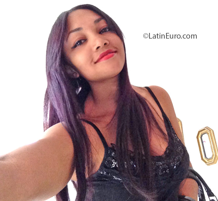 Date this pretty Dominican Republic girl Yahairia from Santiago DO24891