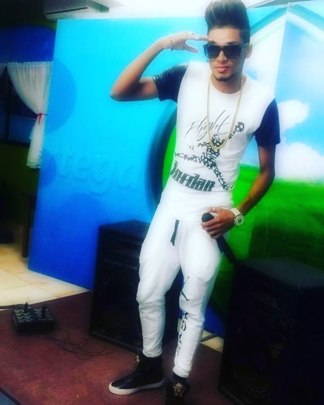 Date this hard body Dominican Republic man Edwin from Santo Domingo DO24899