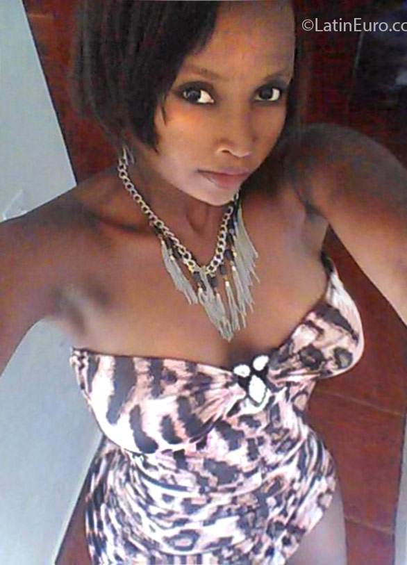 Date this gorgeous Dominican Republic girl Isabel from Santo Domingo DO33226