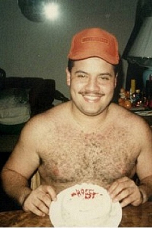 Date this young United States man Roberto from Panorama City US17037