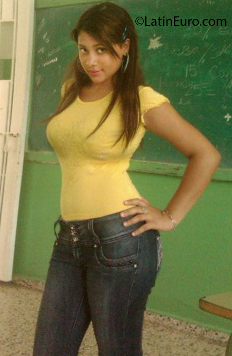 Date this athletic Dominican Republic girl Corima from Higuey DO25085