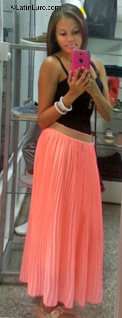 Date this gorgeous Dominican Republic girl Ruby from Santo Domingo DO25112