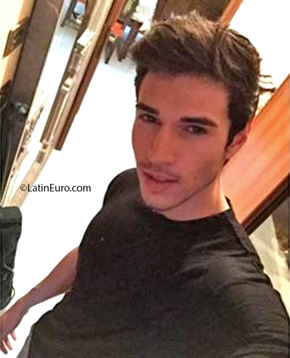 Date this stunning United States man Ndark93 from Miami US17162