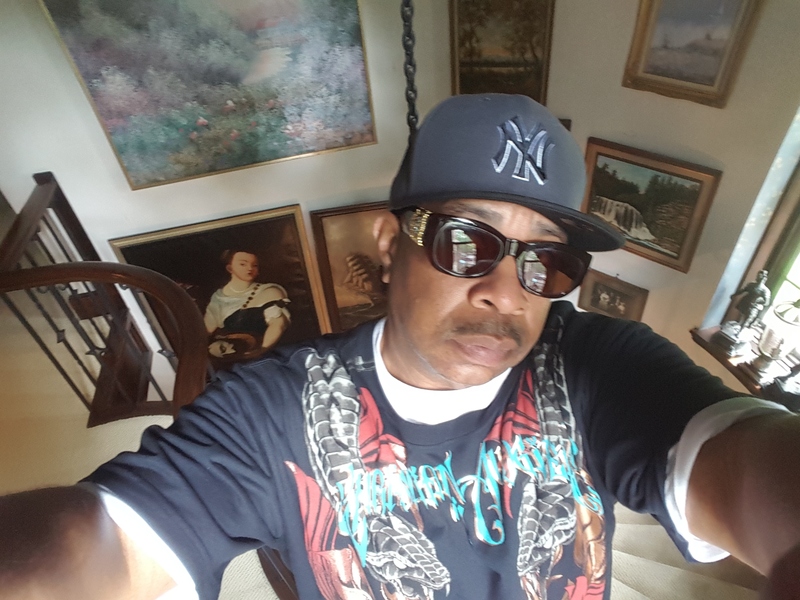 Date this happy United States man Come from Washington Dc US17166