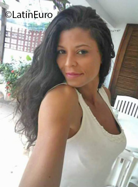Date this happy Brazil girl Beatriz from Rio De Janeiro BR9624