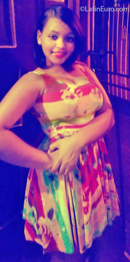 Date this georgeous Dominican Republic girl Hony from Santo Domingo DO25266