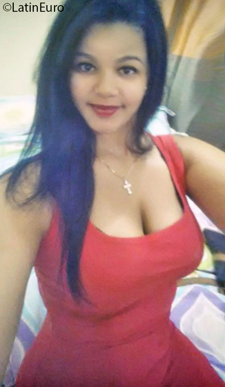 Date this sensual Dominican Republic girl Laura from Santiago DO25370