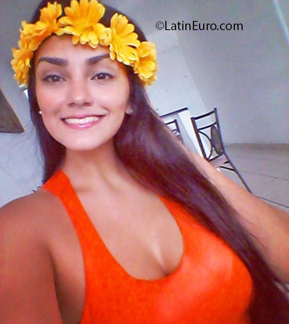 Date this tall Panama girl Anna from Panama PA944