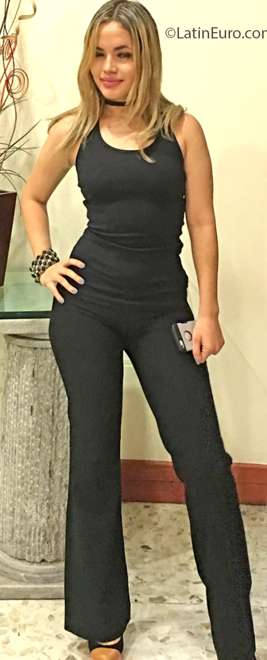 Date this passionate Colombia girl Veronica from Cali CO18873