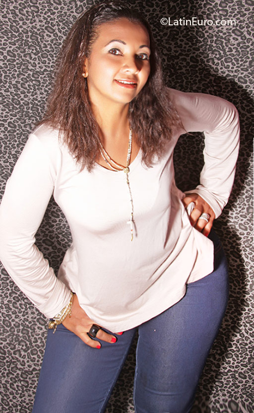 Date this sultry Brazil girl Guilherminia from Florianopolis BR9849