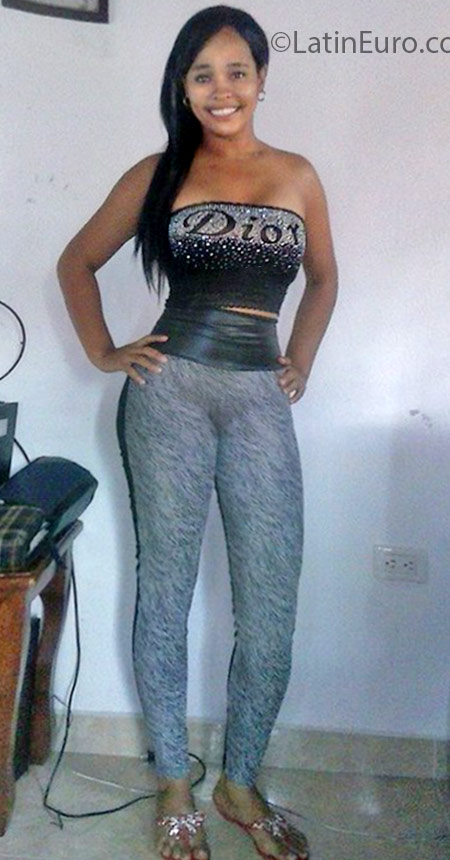 Date this foxy Colombia girl Carolina from Cali CO18909